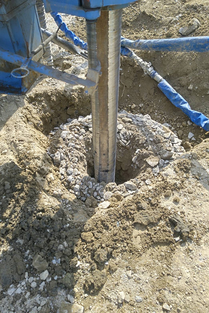 柱状改良体粉砕の様子3